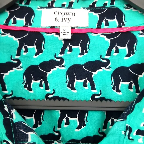 Adorable Crown & Ivy green/blue elephant print blouse. Very good condition! - Picture 2 of 4